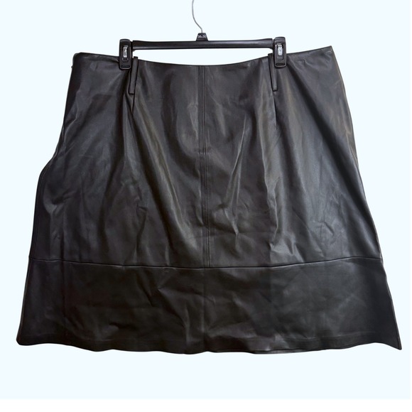 City Chic 22 Faux Leather Mini Skirt Black Untamed A-Line High Waist Zip Vegan - Picture 2 of 8